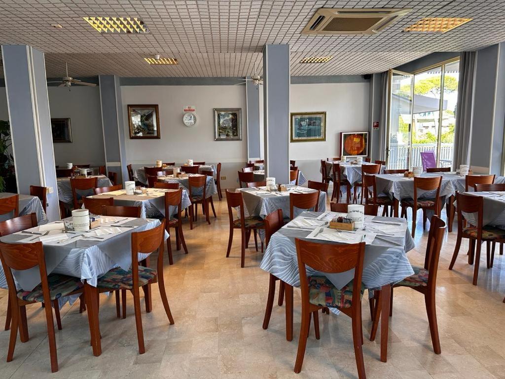 Hotel Singapore Milano Marittima Exterior photo