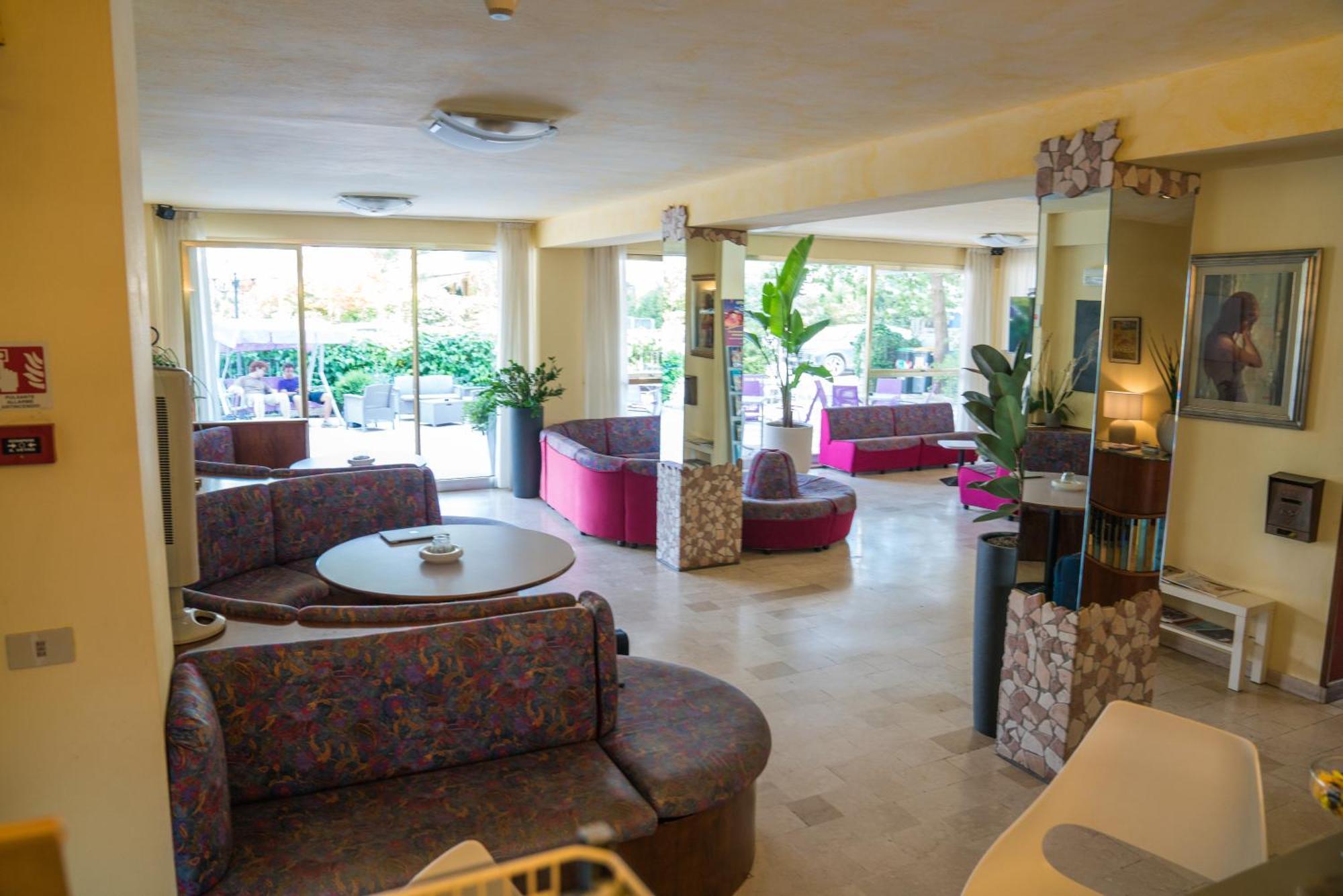 Hotel Singapore Milano Marittima Exterior photo